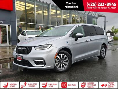 Used 2023 Chrysler Pacifica Touring-L