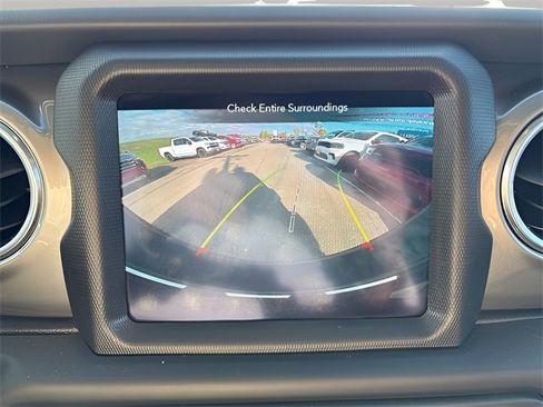 Used 2021 Jeep Wrangler Unlimited Sahara w/ Uconnect 4C Nav & Sound Group image 14