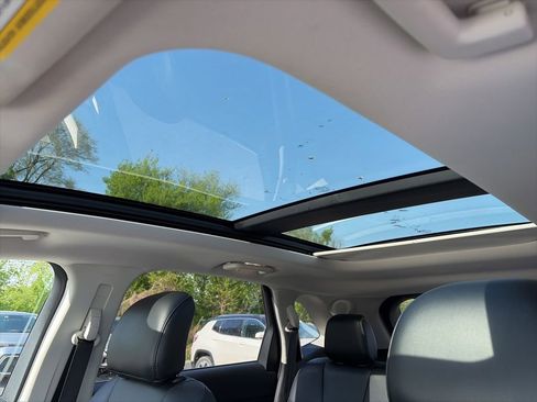 Used 2016 Ford Edge Titanium w/ Equipment Group 302A AWD/4WD image 23