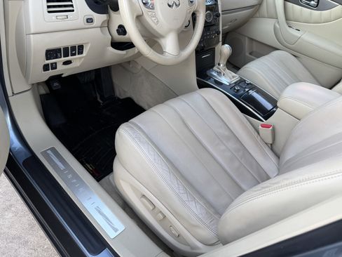 Used 2017 INFINITI QX70 2WD w/ Premium Package image 30