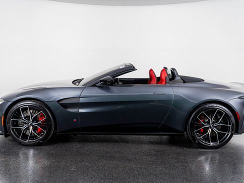 Used 2021 Aston Martin V8 Vantage Convertible image 16