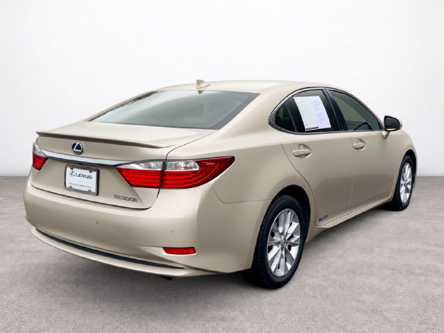 Used 2015 Lexus ES 300h w/ Navigation System Package FWD image 5