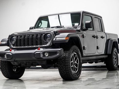 Used 2024 Jeep Gladiator Rubicon w/ Technology Group AWD/4WD image 9