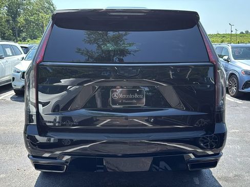 Used 2021 Cadillac Escalade Premium Luxury AWD/4WD image 4