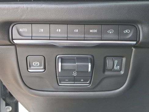 Used 2025 Cadillac Escalade ESV Sport Platinum w/ LPO, Floor Liner Package AWD/4WD image 31