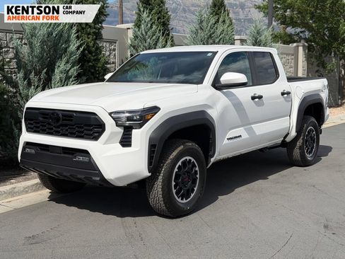 Used 2026 Toyota Tacoma TRD Off-Road AWD/4WD image 3