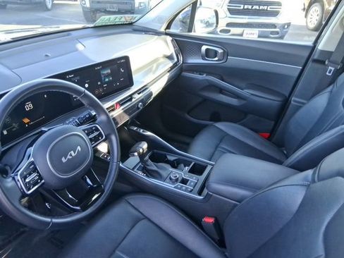 Used 2024 Kia Sorento S image 16