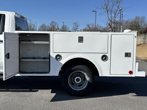 Used 2023 GMC Sierra 3500 Pro w/ Convenience Package image 33