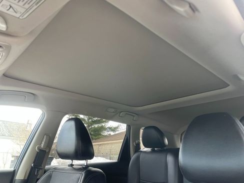 Used 2018 Nissan Rogue SL w/ Premium Package image 24