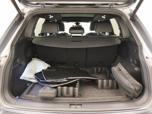 Used 2022 Volkswagen Tiguan SEL R-Line AWD/4WD image 19