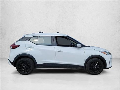 Used 2024 Nissan Kicks SV w/ Interior Electronics Package FWD image 4