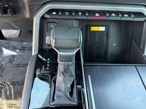Used 2024 Toyota Tundra Platinum AWD/4WD image 18