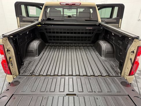 Used 2022 Chevrolet Silverado 1500 ZR2 w/ Technology Package AWD/4WD image 36