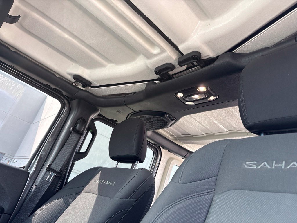 Used 2022 Jeep Wrangler Unlimited Sahara w/ Dual Top Group AWD/4WD image 14