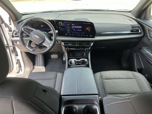 Used 2024 Chevrolet Traverse LT FWD image 21