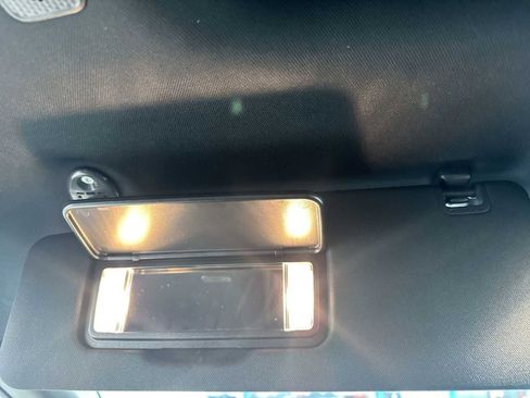 Used 2025 Toyota Sienna Limited image 32