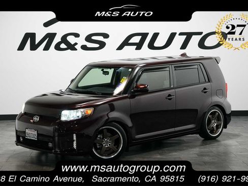 Used 2015 Scion xB FWD image 1