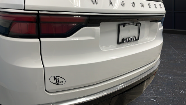 Used 2024 Jeep Wagoneer L Series II AWD/4WD image 41