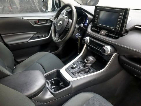 Certified 2022 Toyota RAV4 LE w/ Carpet Mat Package (TMS) image 27
