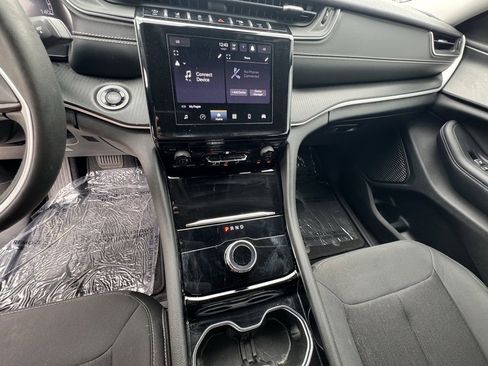 Used 2023 Jeep Grand Cherokee Laredo image 26