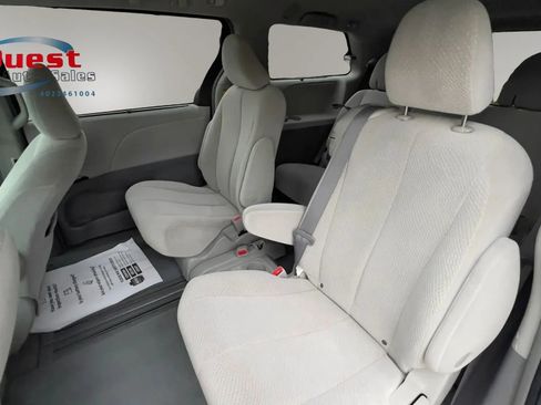 Used 2011 Toyota Sienna LE w/ Towing Pkg FWD image 12