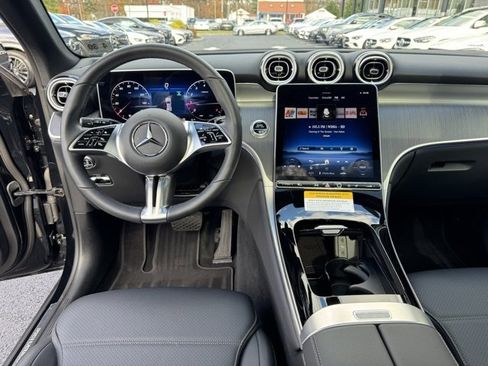 Used 2025 Mercedes-Benz GLC 300 4MATIC image 14