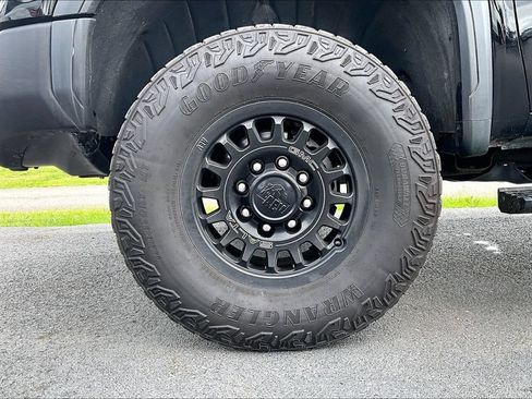 Used 2024 GMC Sierra 2500 AT4X w/ AT4X AEV Edition AWD/4WD image 2