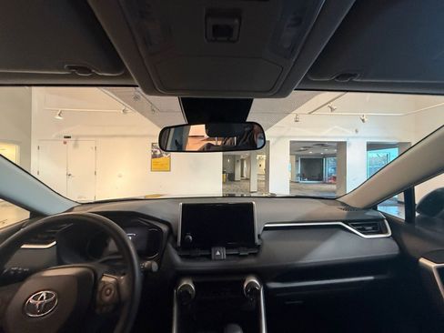 Used 2025 Toyota RAV4 LE image 32