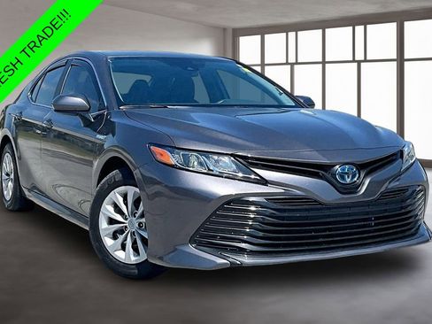 Used 2020 Toyota Camry LE FWD image 3