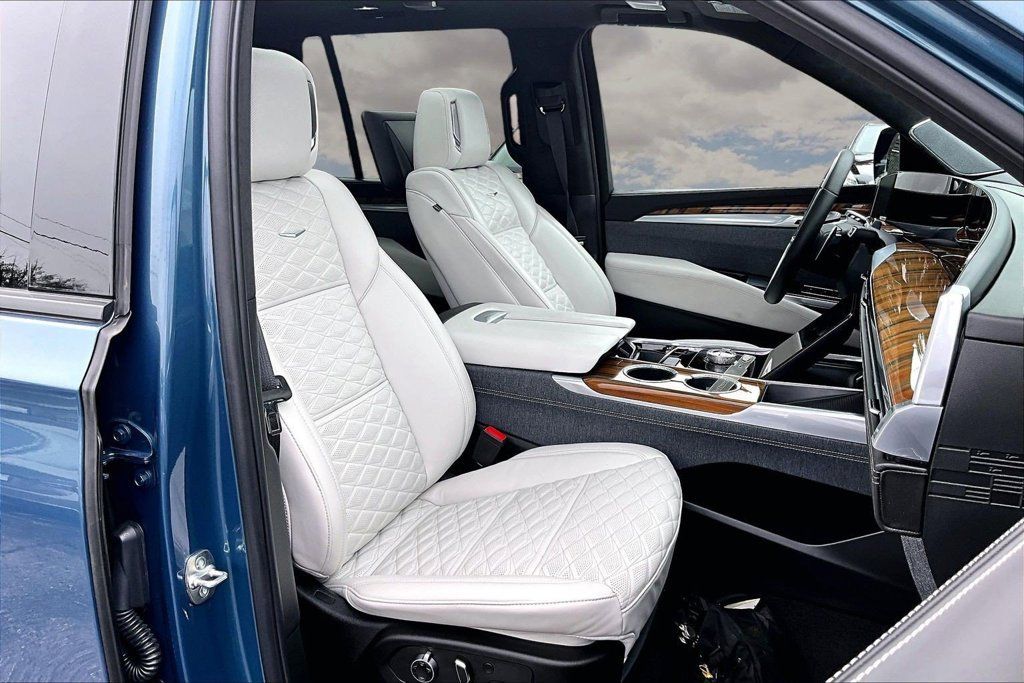 Certified 2025 Cadillac Escalade Sport Platinum AWD/4WD image 30
