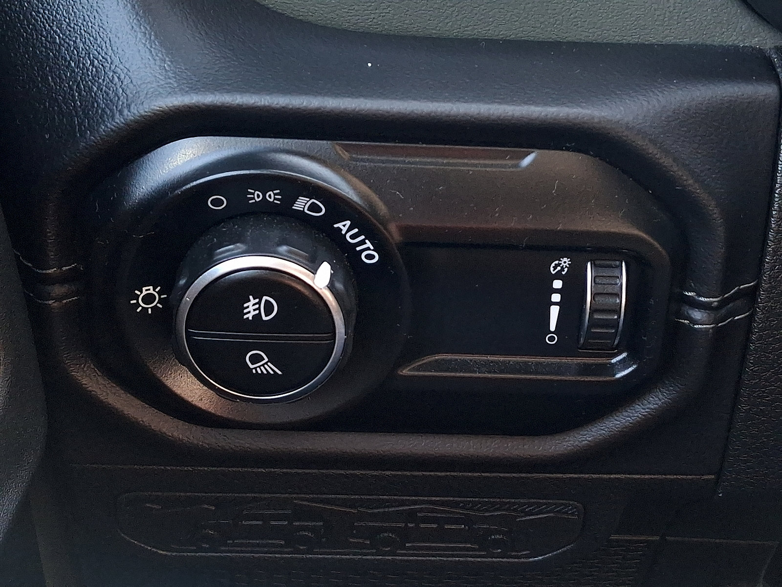 Used 2025 Jeep Gladiator Mojave AWD/4WD image 26