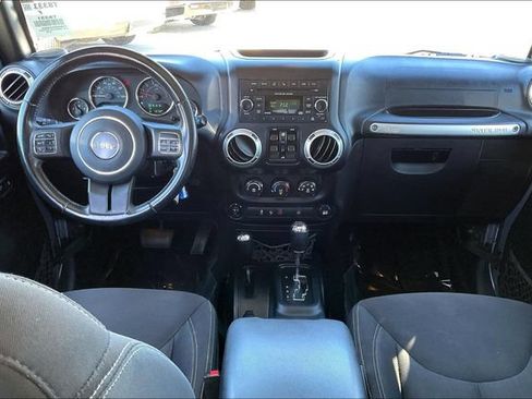 Used 2018 Jeep Wrangler Unlimited Sahara AWD/4WD image 15