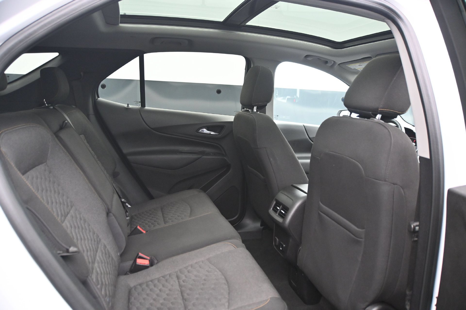 Used 2018 Chevrolet Equinox LT w/ Sun & Infotainment Package FWD image 14