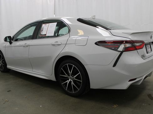 Used 2023 Toyota Camry SE image 7