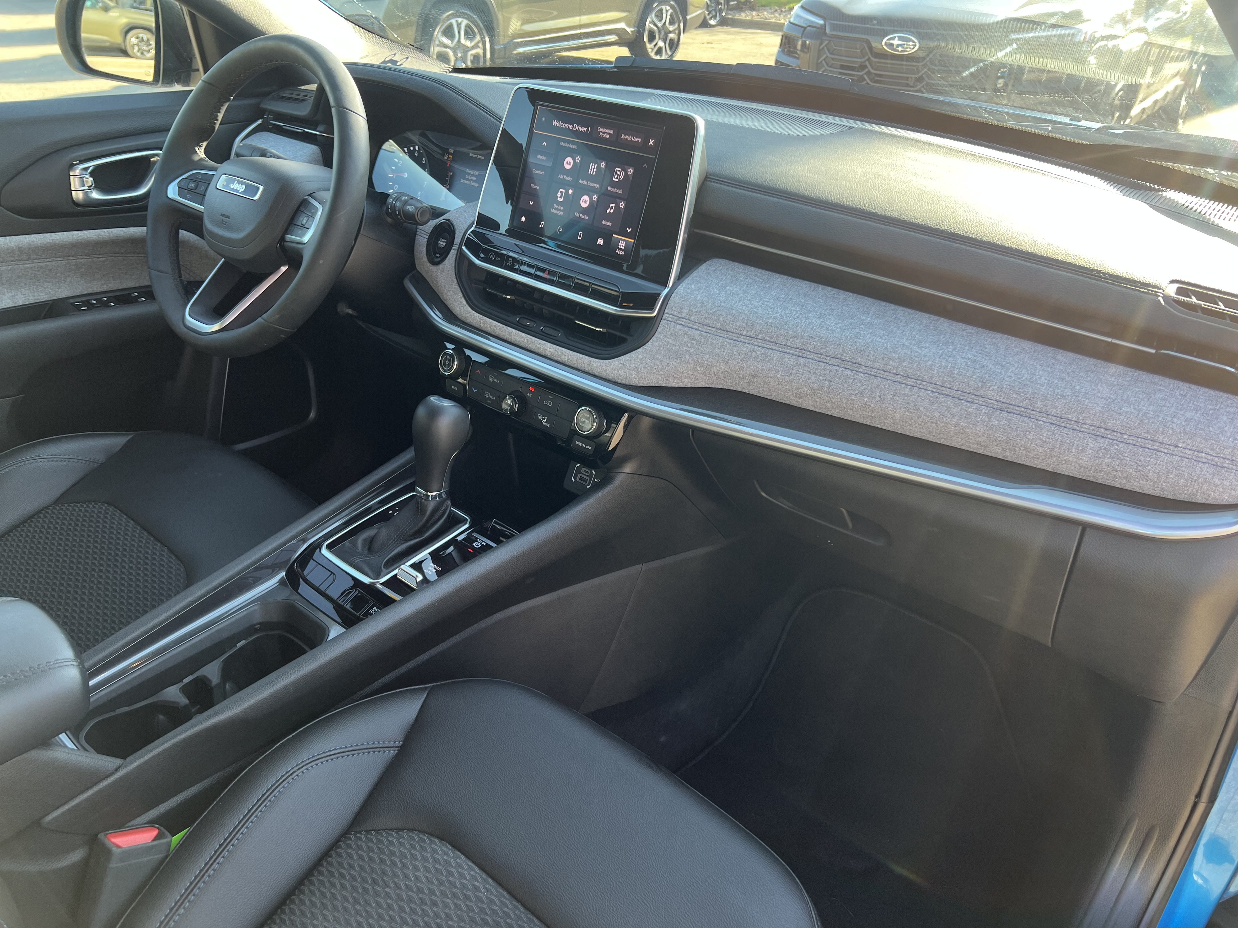 Used 2025 Jeep Compass Latitude AWD/4WD image 14