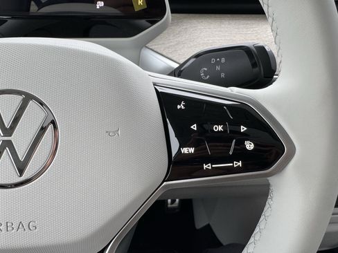 Used 2025 Volkswagen ID. Buzz 1st Edition image 21