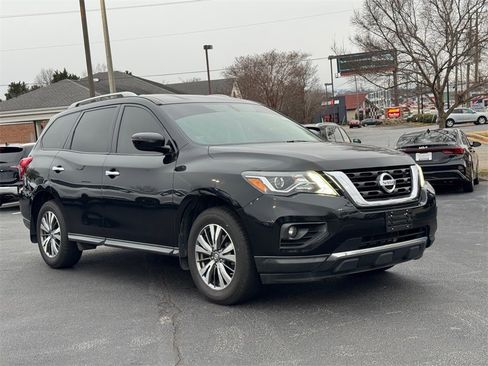 Used 2018 Nissan Pathfinder SV image 1