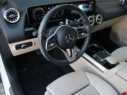 Certified 2021 Mercedes-Benz GLA 250 4MATIC image 4