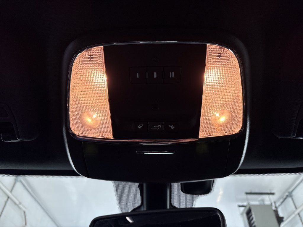 Used 2018 Jeep Grand Cherokee Altitude AWD/4WD image 41