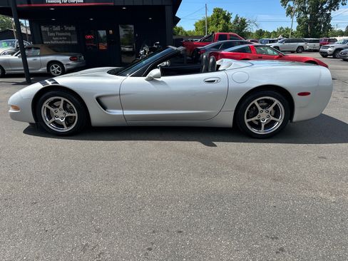 Used 1998 Chevrolet Corvette Convertible w/ Performance Handling Pkg RWD image 14