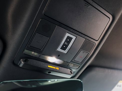 Used 2021 Land Rover Defender 90 X-Dynamic S image 21