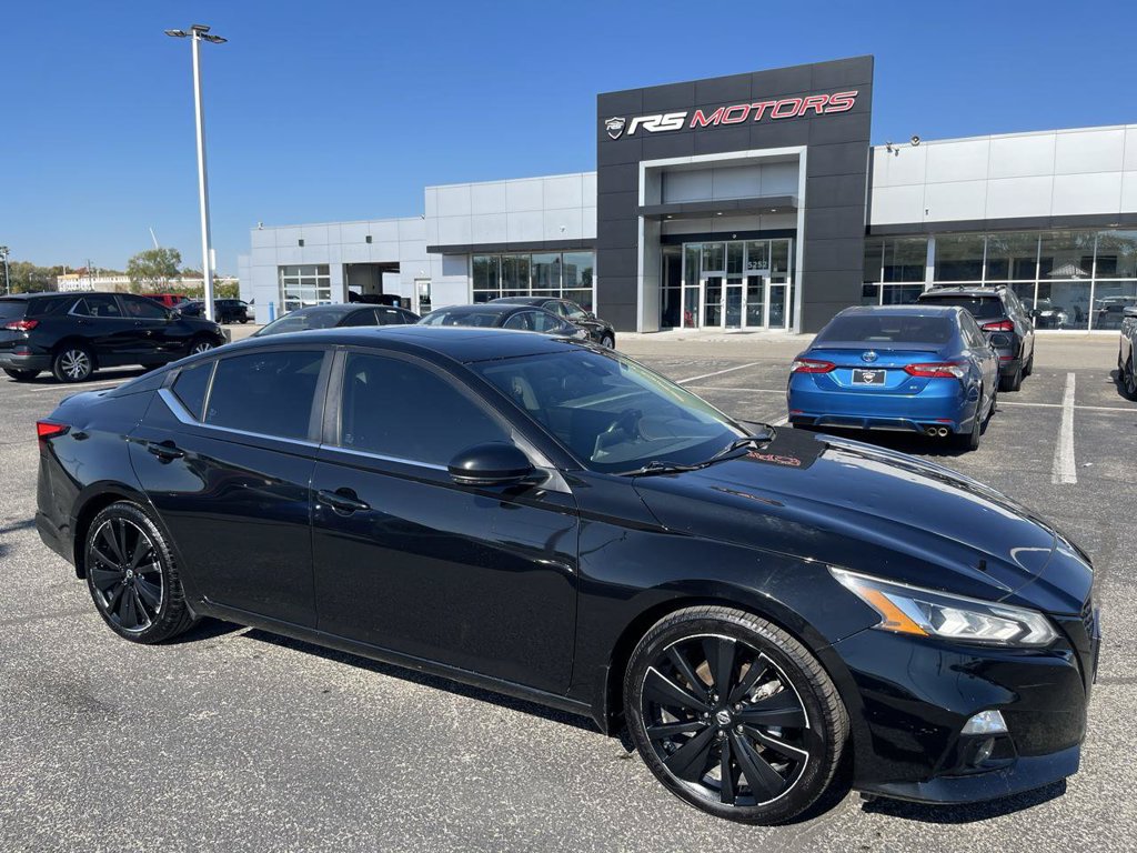 Used 2022 Nissan Altima 2.5 SR w/ Midnight Edition Package FWD image 1
