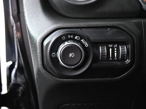 Used 2022 Jeep Wrangler Unlimited Sahara w/ Cold Weather Group AWD/4WD image 23