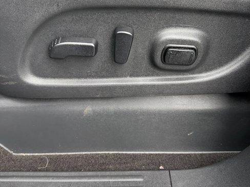 Used 2018 Nissan Titan SV w/ SV Convenience Package AWD/4WD image 23