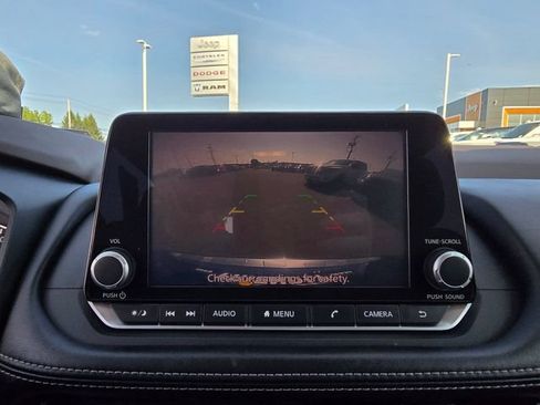 Used 2022 Nissan Rogue SV AWD/4WD image 19