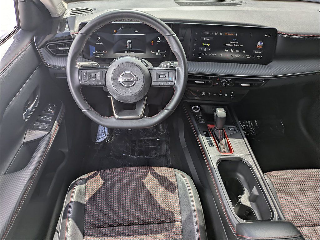 Used 2025 Nissan Kicks SR FWD image 17