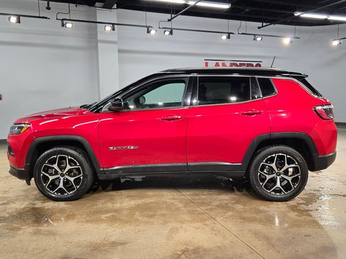 Used 2025 Jeep Compass Limited AWD/4WD image 4