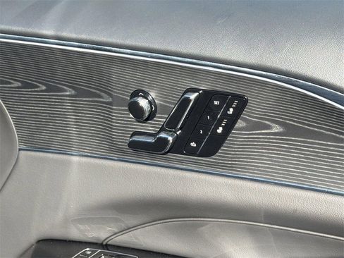 Used 2025 Cadillac Lyriq Luxury image 33