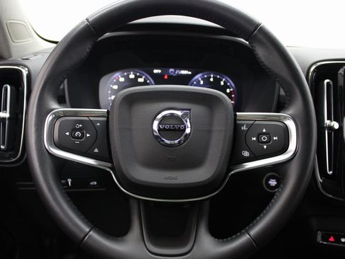 Used 2021 Volvo XC40 T5 Momentum image 36
