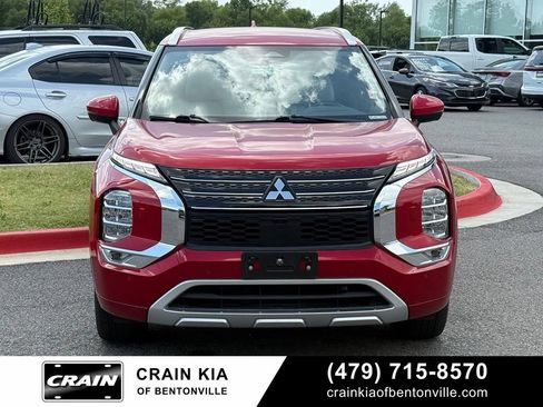 Used 2023 Mitsubishi Outlander SEL AWD/4WD image 2